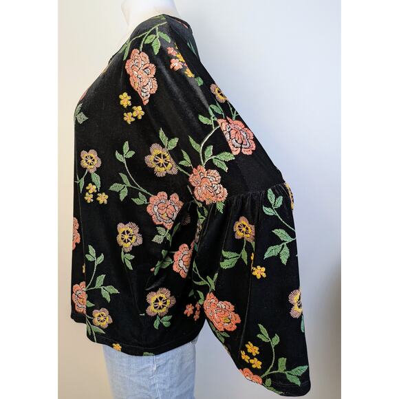 Promesa USA Boho Stretch Velvet Embroidered Floral Bell Sleeve Top Size Large - Picture 3 of 9